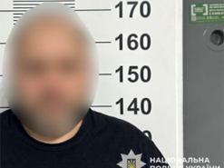 Житель Хмельниччини ошукав киянку майже на 700 тисяч гривень під приводом продажу авто