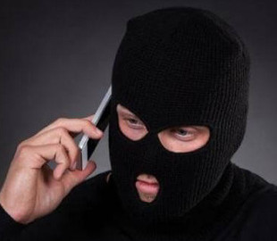 Шахрай виманив у жінки з Коломиї 63 тисячі гривень за посилку